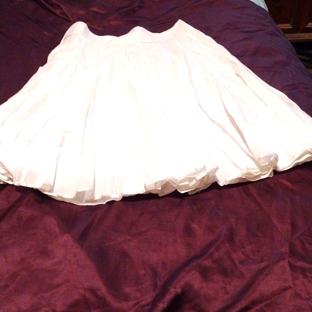 Sz 4 EXPRESS white flounce skirt lots of gores and ribbon
